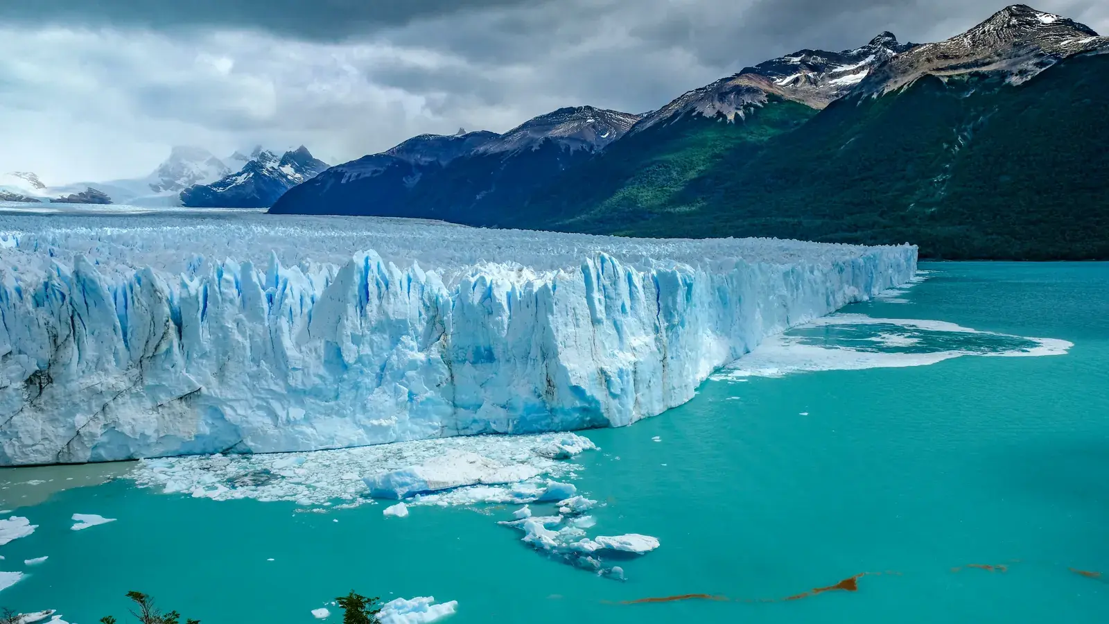 The ice field coming down to Lago Argentino